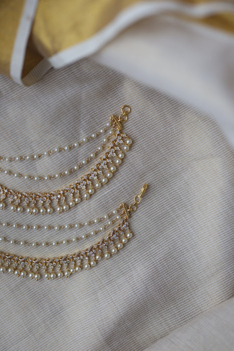 Heritage gold plated white stone mattal ear accessoris HM577