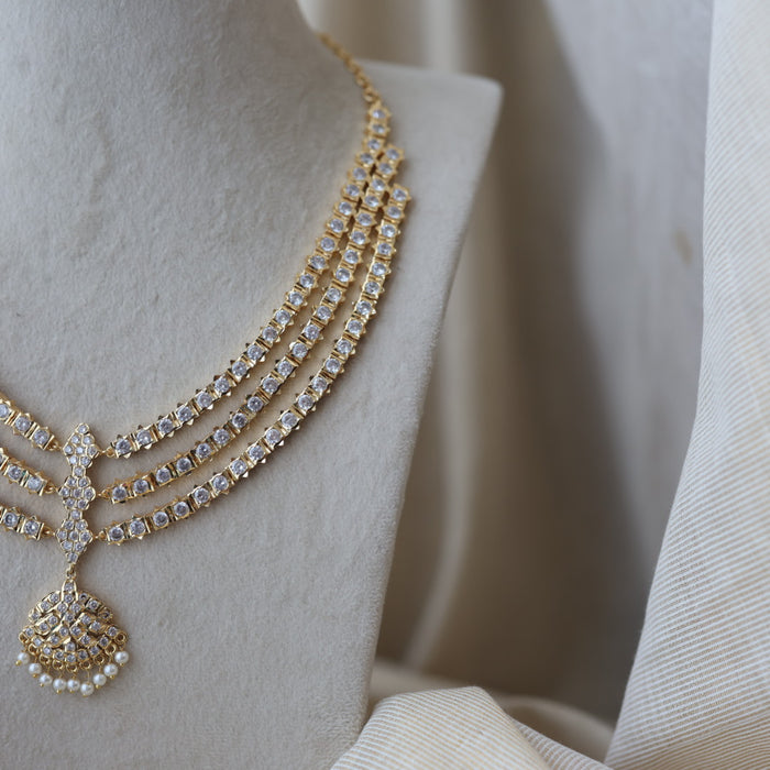 Heritage gold plated white stone layer short necklace H9292