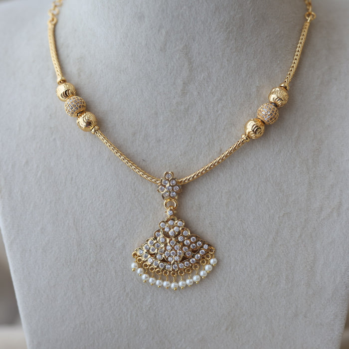 Heritage gold plated white stone short necklace H1672