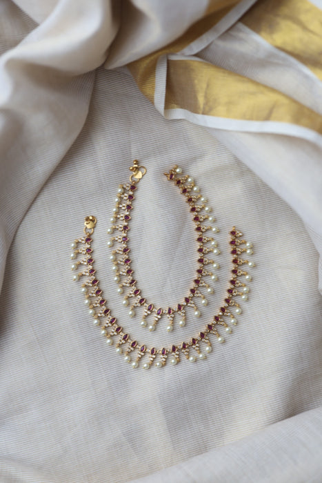Antique gold traditional ruby white stone anklet HAN0988