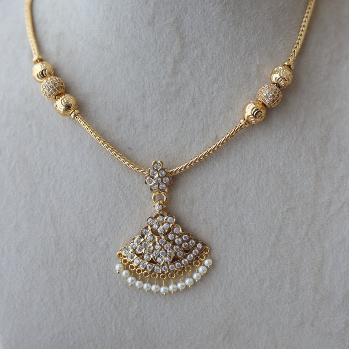 Heritage gold plated white stone short necklace H1672
