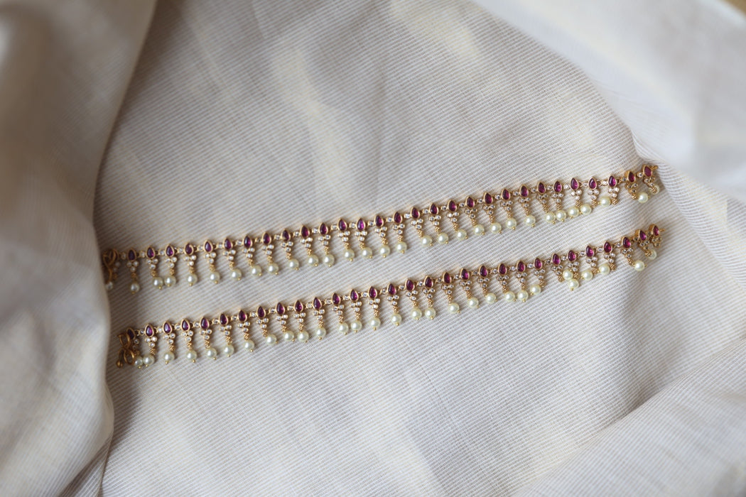 Antique gold traditional ruby white stone anklet HAN0988