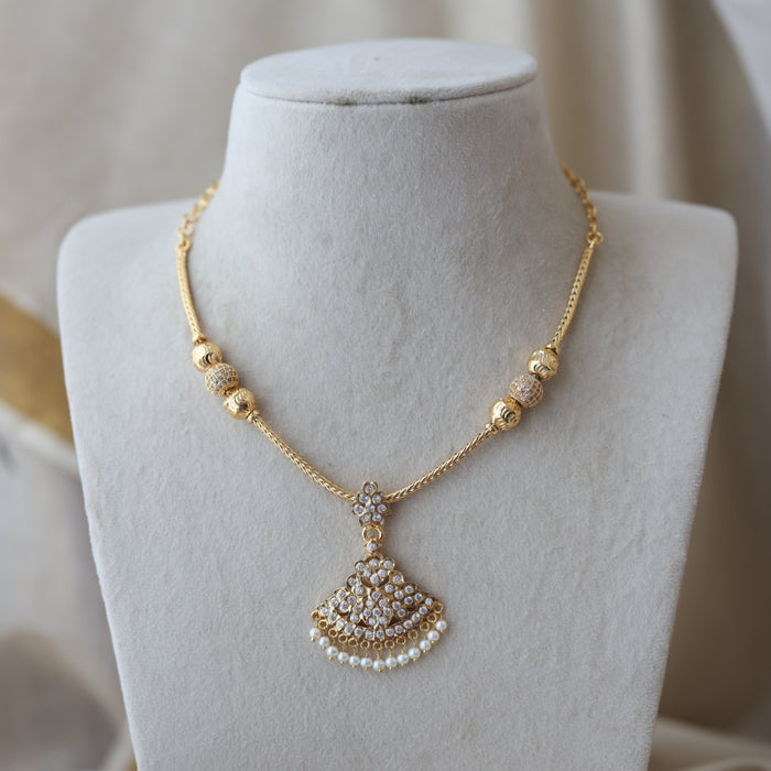 Heritage gold plated white stone short necklace H1672