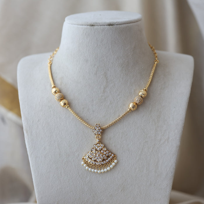 Heritage gold plated white stone short necklace H1672