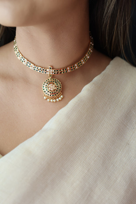 Heritage gold plated green and white stone short necklace H7923