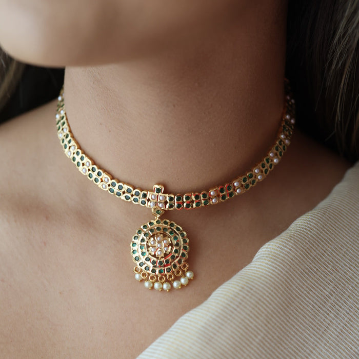 Heritage gold plated green and white stone short necklace H7923