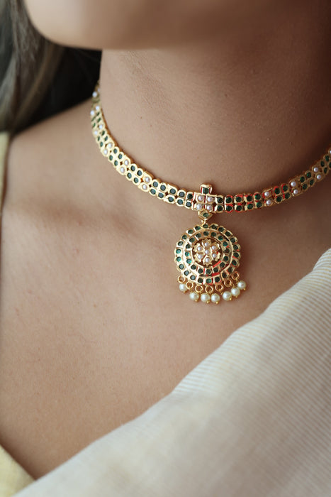 Heritage gold plated green and white stone short necklace H7923