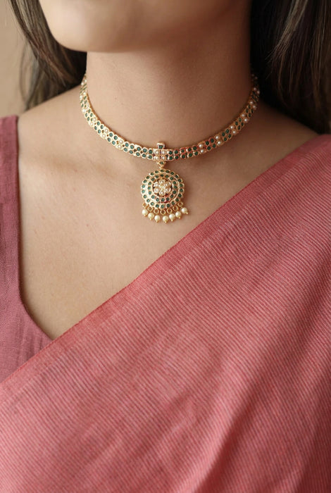 Heritage gold plated green and white stone short necklace H7923