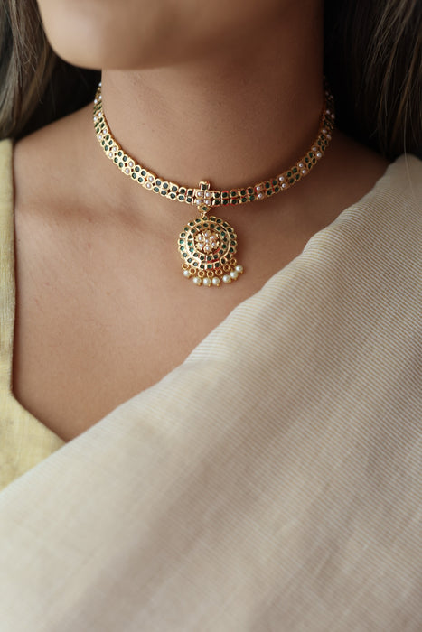 Heritage gold plated green and white stone short necklace H7923
