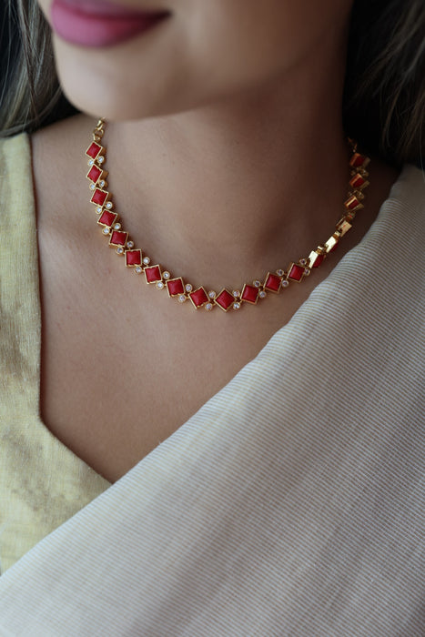 Heritage gold plated ruby white stone short necklace H6078
