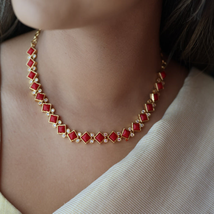Heritage gold plated ruby white stone short necklace H6078