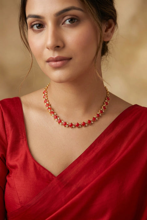 Heritage gold plated ruby white stone short necklace H6078