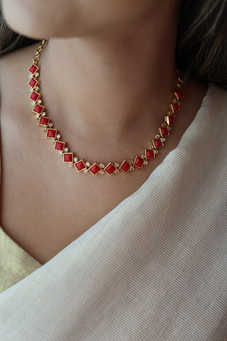 Heritage gold plated ruby white stone short necklace H6078