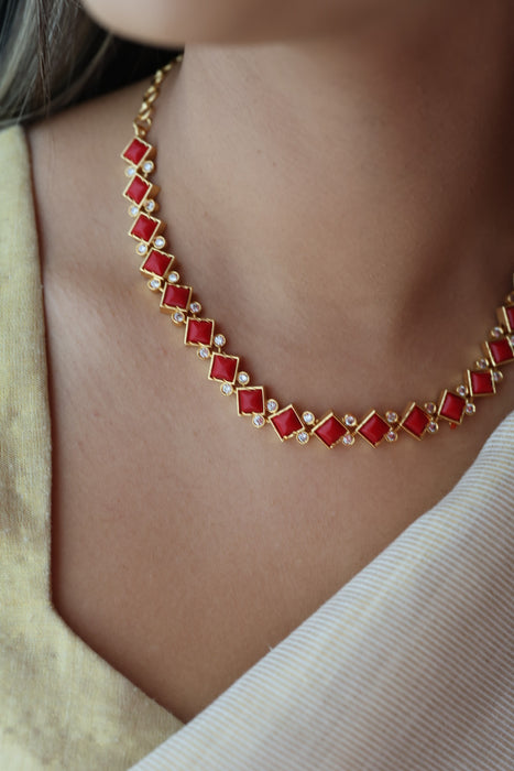 Heritage gold plated ruby white stone short necklace H6078