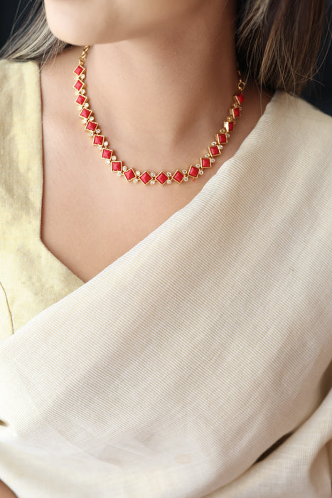 Heritage gold plated ruby white stone short necklace H6078