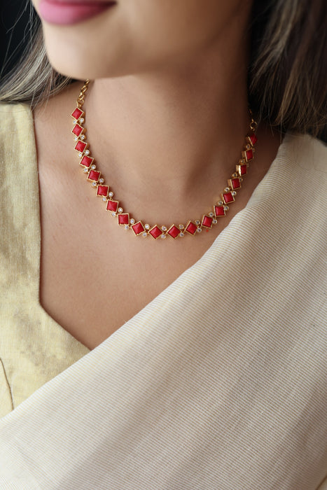 Heritage gold plated ruby white stone short necklace H6078