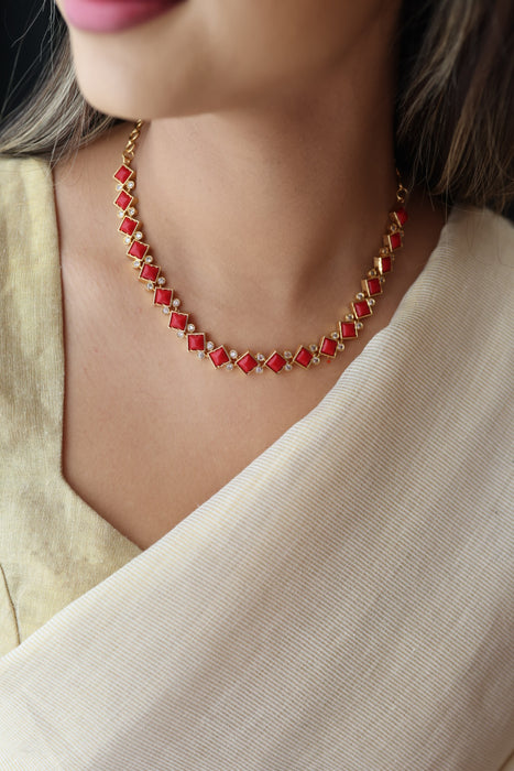 Heritage gold plated ruby white stone short necklace H6078