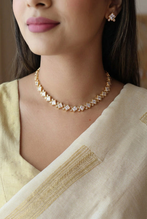 Heritage gold plated white stone choker necklace H7338