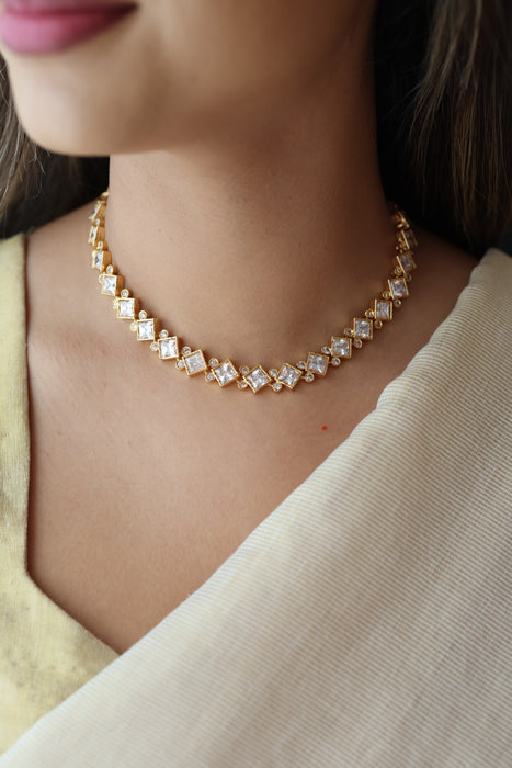 Heritage gold plated white stone choker necklace H7338