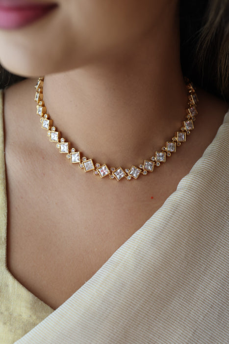 Heritage gold plated white stone choker necklace H7338