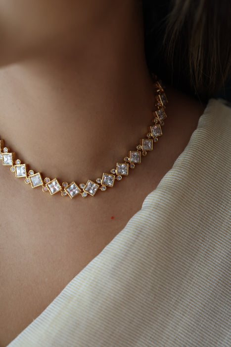 Heritage gold plated white stone choker necklace H7338