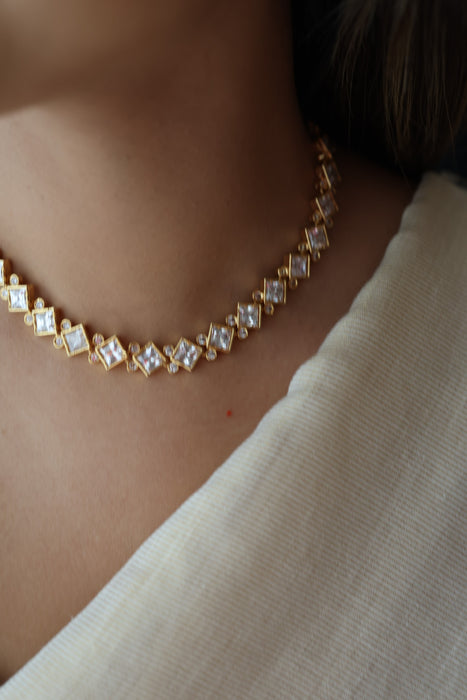 Heritage gold plated white stone choker necklace H7338