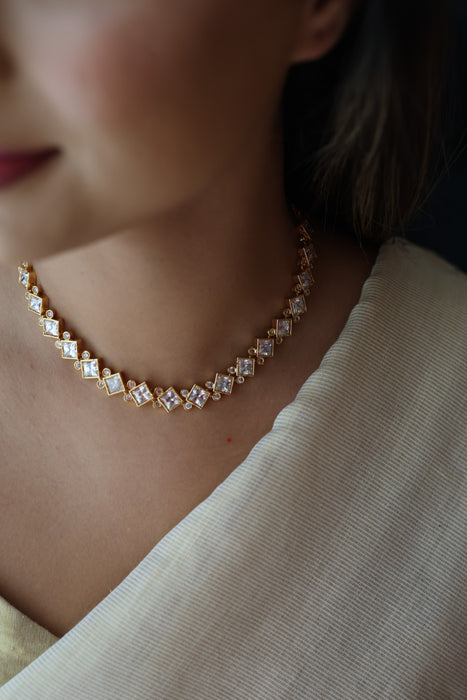 Heritage gold plated white stone choker necklace H7338