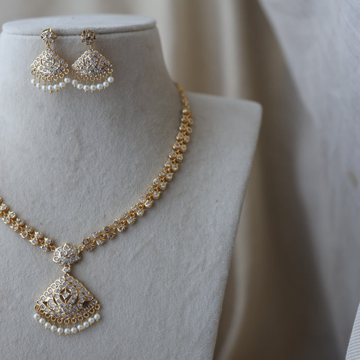 Heritage gold plated white stone short necklace with earrings H2011