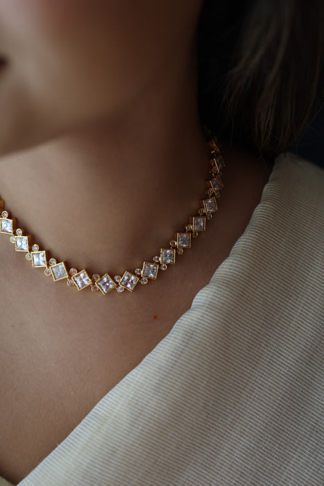 Heritage gold plated white stone choker necklace H7338