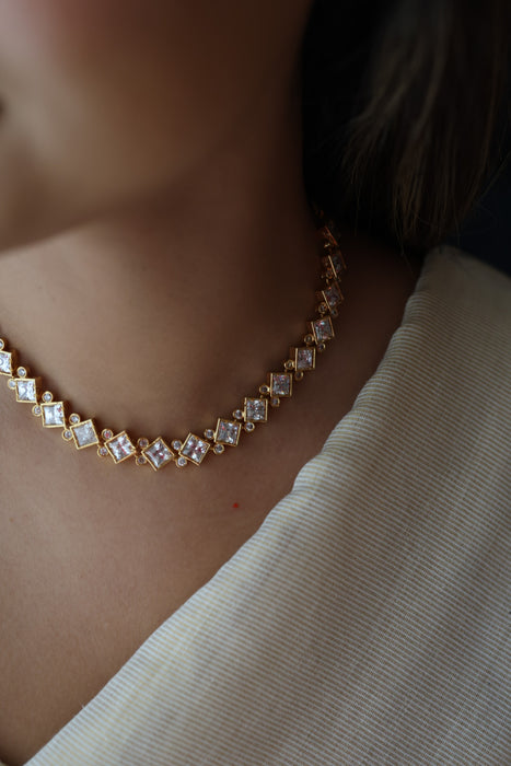 Heritage gold plated white stone choker necklace H7338