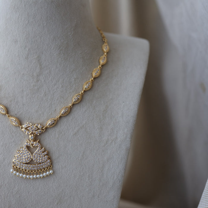 Heritage gold plated white stone short necklace H2056