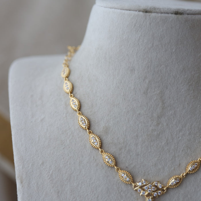 Heritage gold plated white stone short necklace H2056