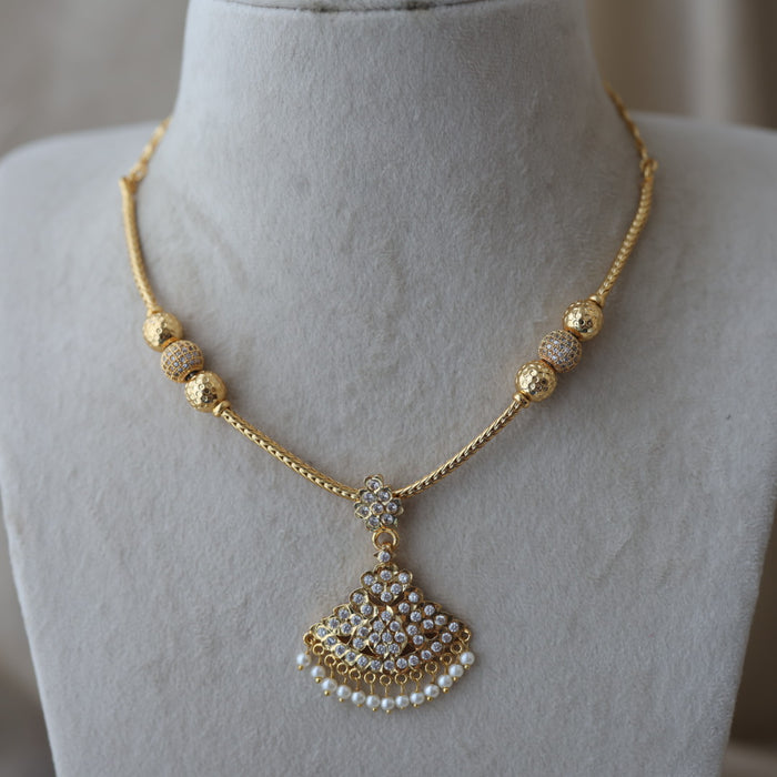 Heritage gold plated white stone short necklace H265