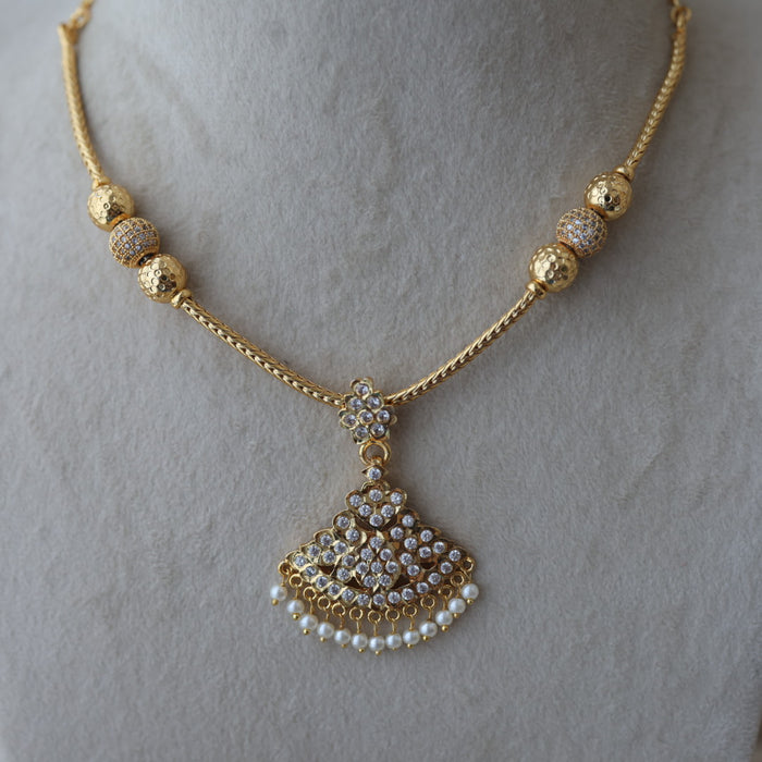 Heritage gold plated white stone short necklace H265