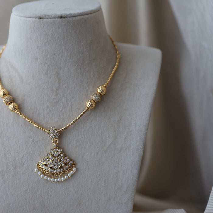 Heritage gold plated white stone short necklace H265