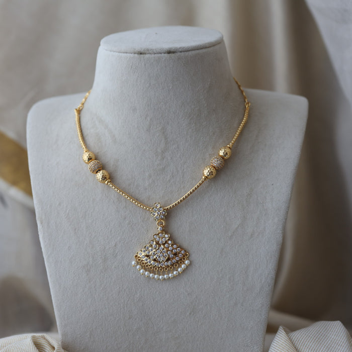 Heritage gold plated white stone short necklace H265