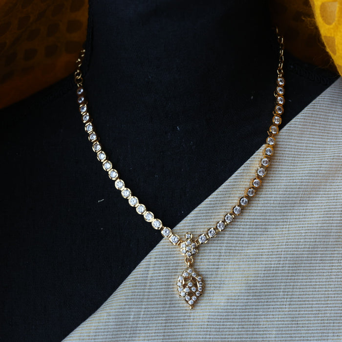 Heritage gold plated white stone short necklace H5312