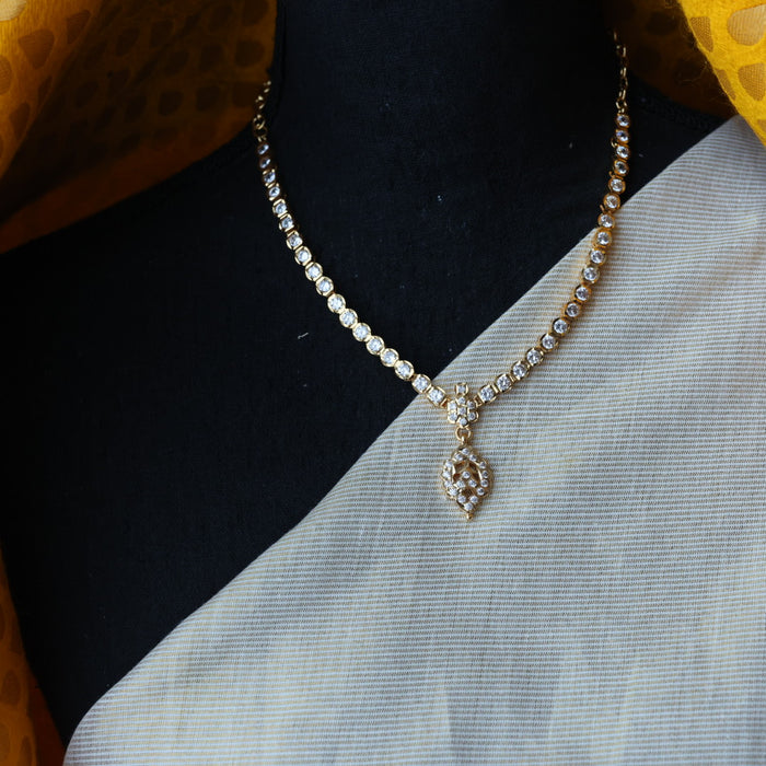 Heritage gold plated white stone short necklace H5312