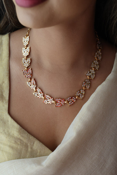Heritage gold plated ruby white stone short necklace H234