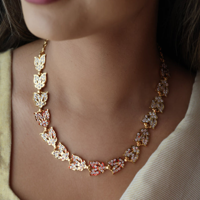 Heritage gold plated ruby white stone short necklace H234