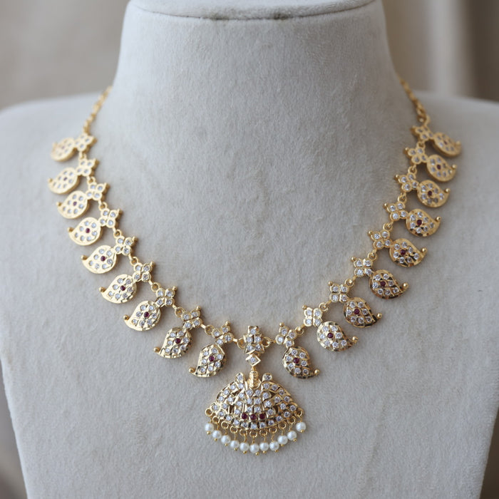 Heritage gold plated ruby white stone short necklace H799