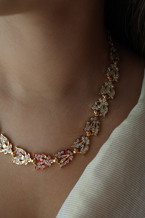 Heritage gold plated ruby white stone short necklace H234