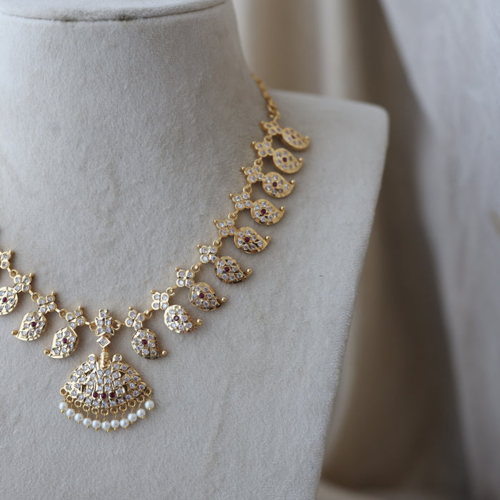 Heritage gold plated ruby white stone short necklace H799