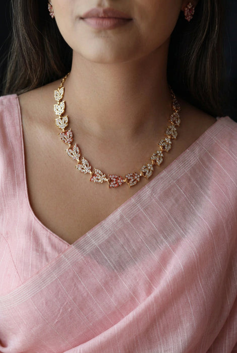 Heritage gold plated ruby white stone short necklace H234