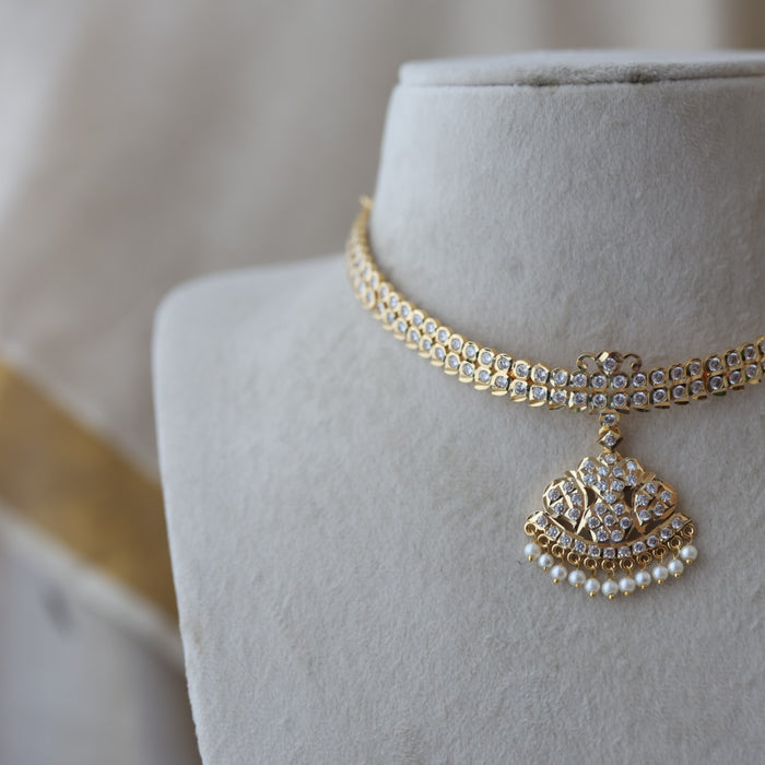 Heritage gold plated white stone short necklace H9776