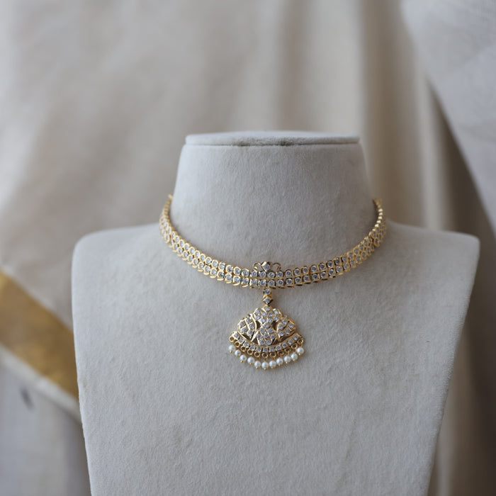 Heritage gold plated white stone short necklace H9776