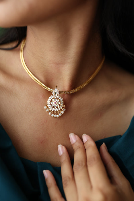 Heritage gold plated white short necklace set H567