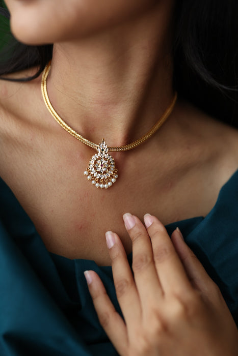 Heritage gold plated white short necklace set H567