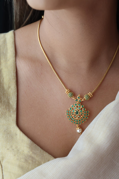 Heritage gold plated green stone short necklace with earrings H6823