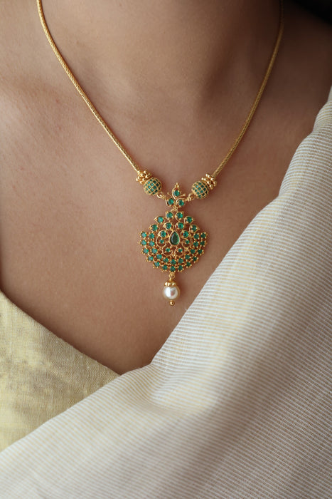 Heritage gold plated green stone short necklace with earrings H6823